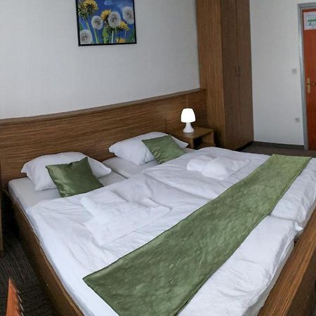 Hotel Restavracija In Prenocisca Carda Martjanci Exterior foto