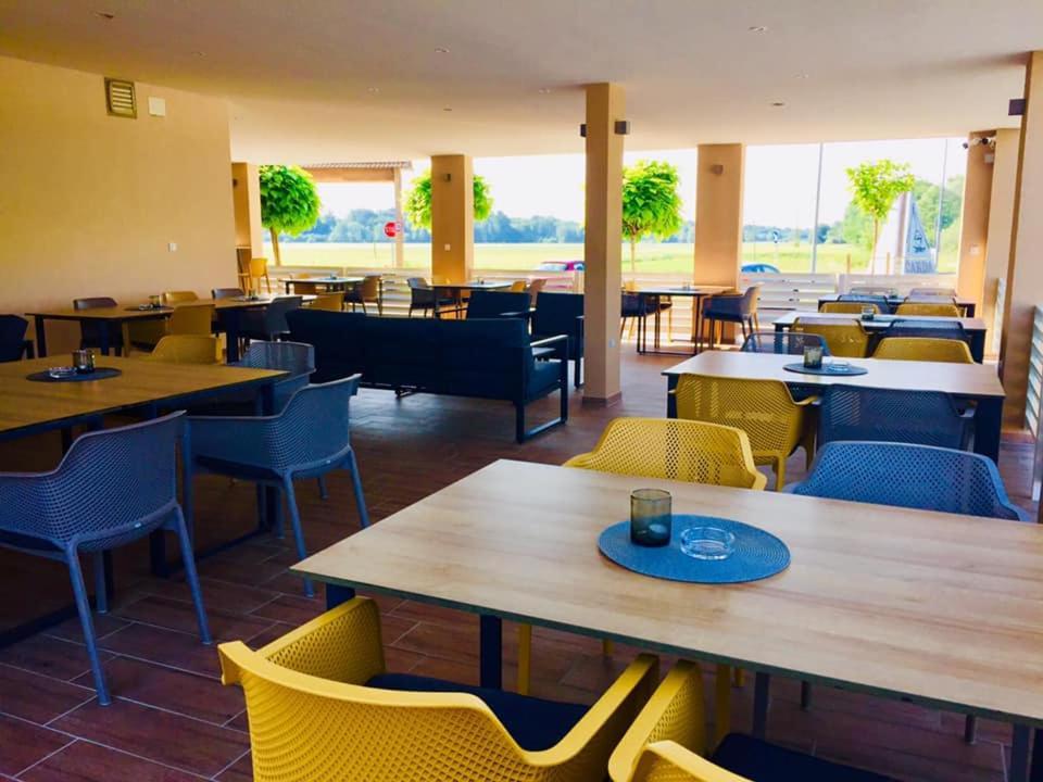 Hotel Restavracija In Prenocisca Carda Martjanci Exterior foto